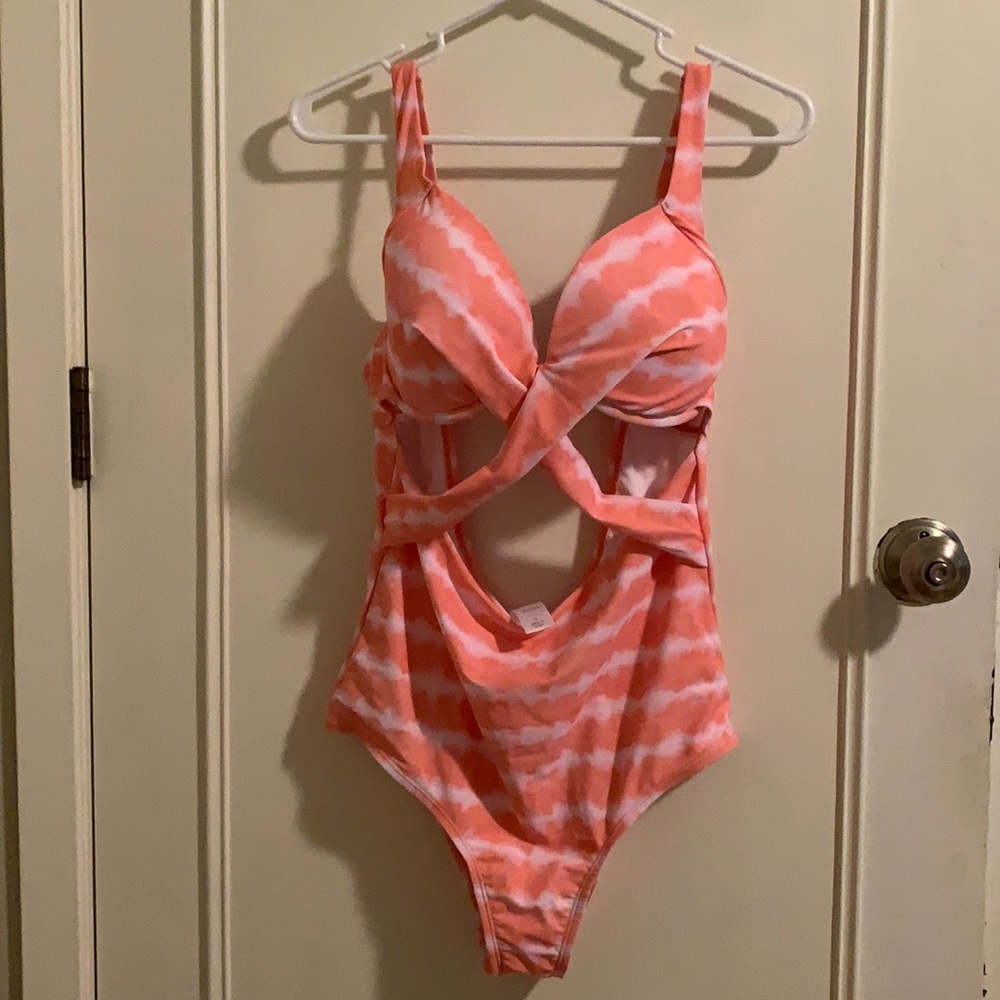 Meet Curve swimsuit. L